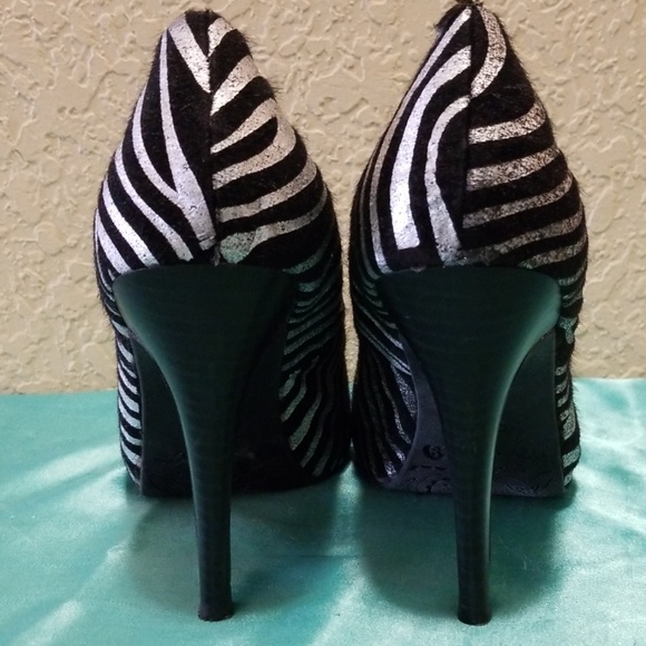Dollhouse Zebra Pump - Picture 2 of 5